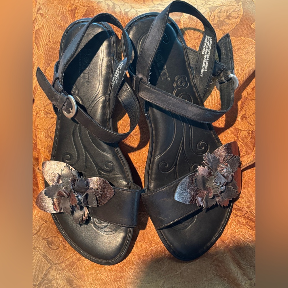 Born sandals